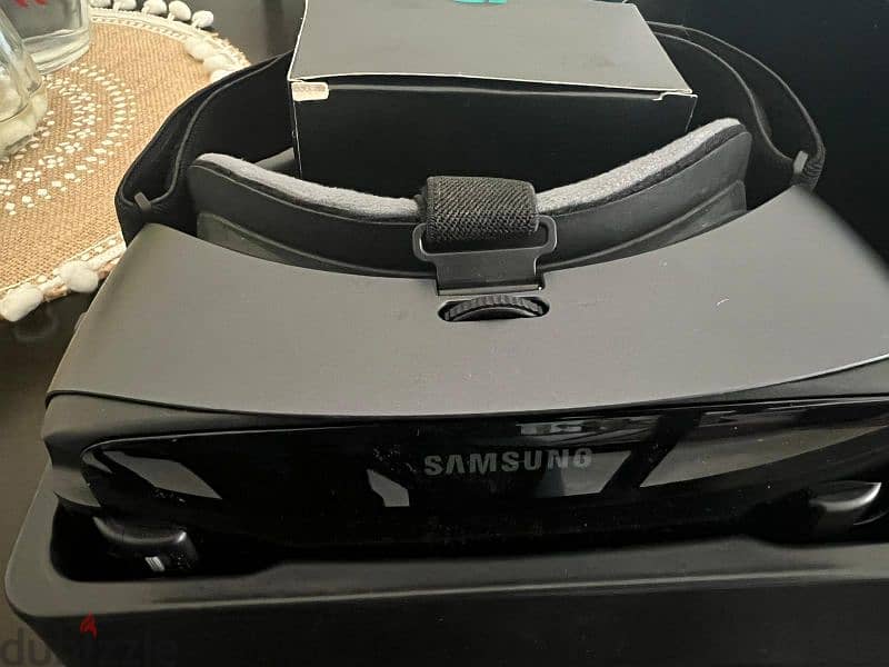 Samsung Gear VR brand new. with box and accessories 0