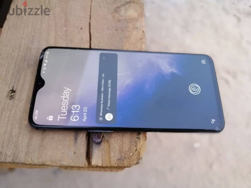 oneplus 7 8+3/256 gb small crack in front 2