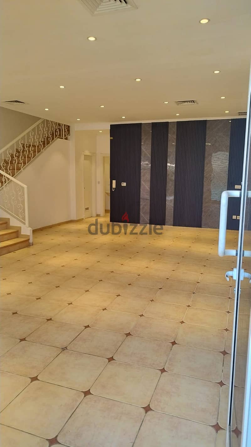 4 Bedrooms Villa in Abu Al Hasaniya 10