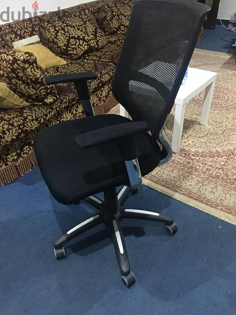 Black office chair 1