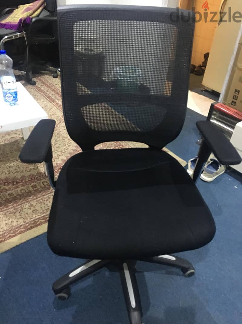 Black office chair 2