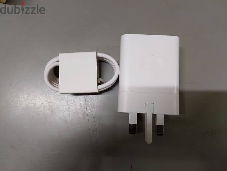 realme charger 33 W (including the cable and the adapter) 1