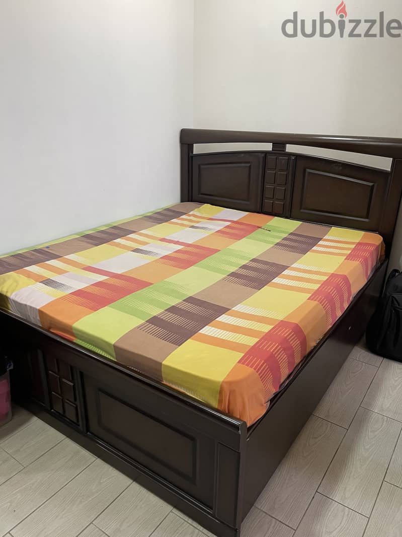 QUEEN SIZE COT WITH MATTRESS 2