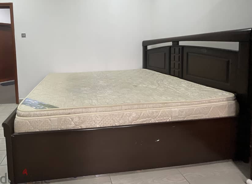 QUEEN SIZE COT WITH MATTRESS 3