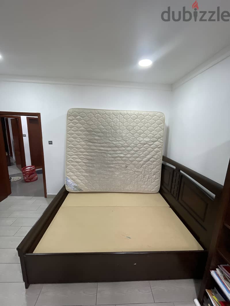 QUEEN SIZE COT WITH MATTRESS 4