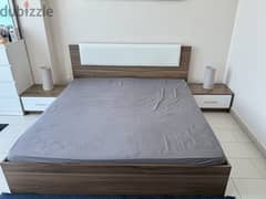 Bedroom (king bed)