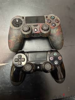 Two PS4 controller slightly used at Grear condition
