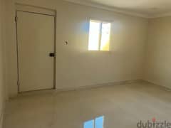 studio flat with balcony available now. . 120 kd