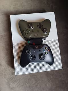 x box s1 1T used with two controllers