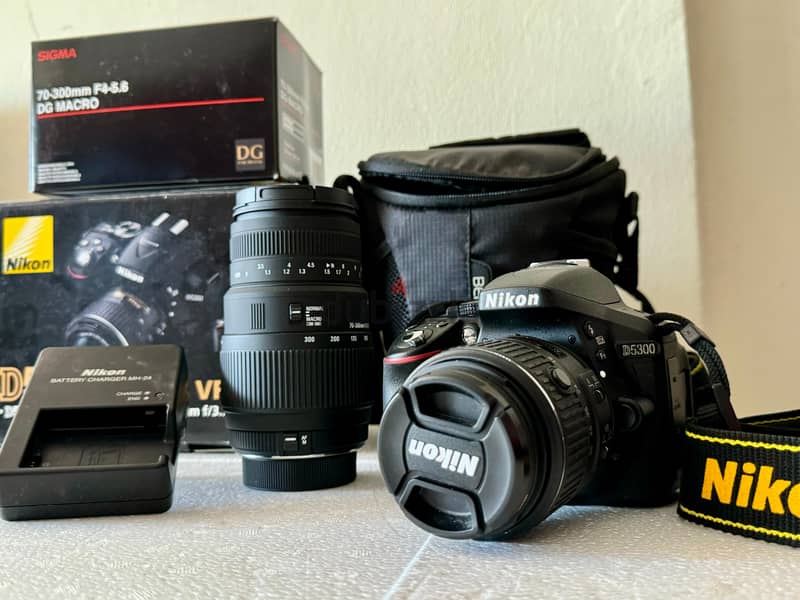 Nikon D5300 18-55 VR with additional 70-300mm F5-5.6 DG Macro 1