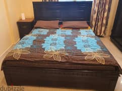 Bedroom set and decorative pieces for sale