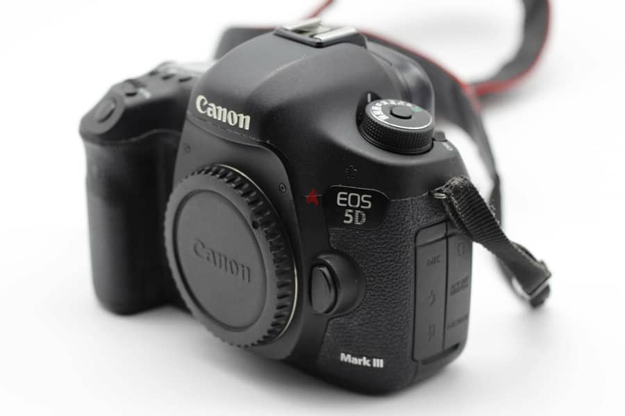 Canon EOS 5D Mark III 22.3 MP Full Frame CMOS with 1080p Full-HD Video 3