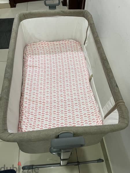 Juniors Peyton Side Bassinet - used only less than 1 year 2