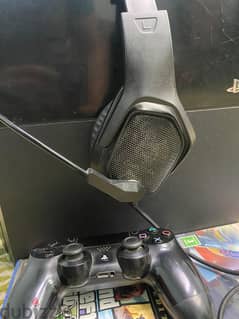 ps4 with gaming headphones. controller. and 5 CD.