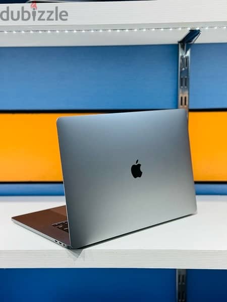 Apple Macbook pro i 7 1