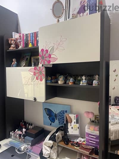 Floral Desk Set with Shelves and Extra Storage