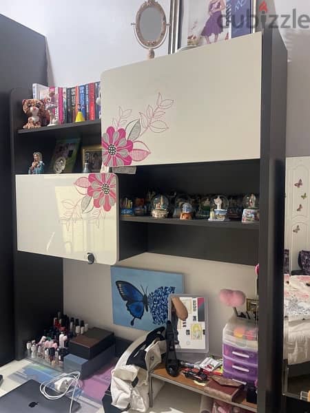 Floral Desk Set with Shelves and Extra Storage 0