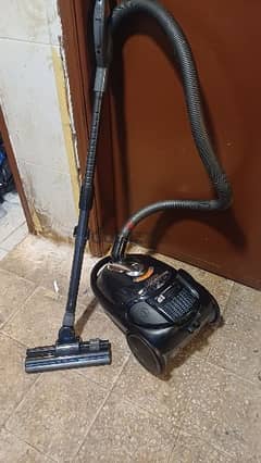 vacuum cleaner 2200w hitachi very good condition