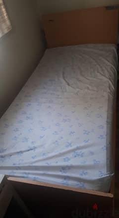 trundle bed for 40 KD negotiable
