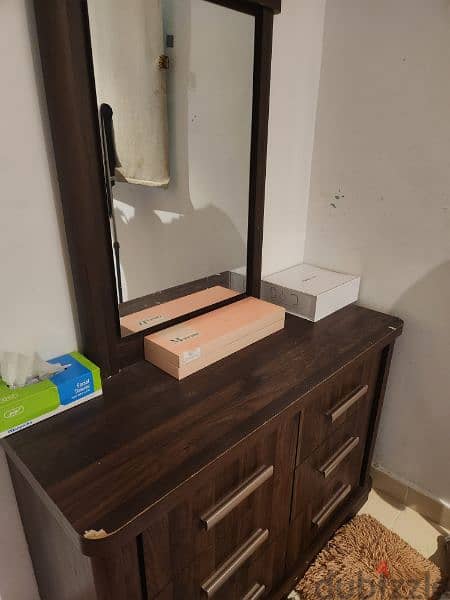 Dressing Table with drawers very good condition 1