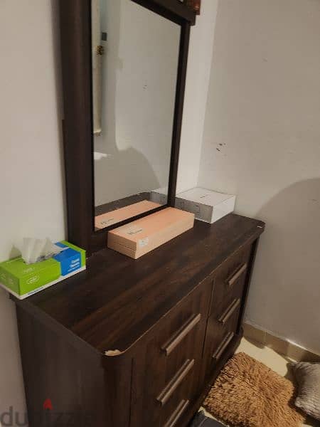 Dressing Table with drawers very good condition 2