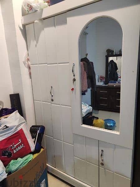 wardrobe / shelf 3 door for sale in very good condition 1