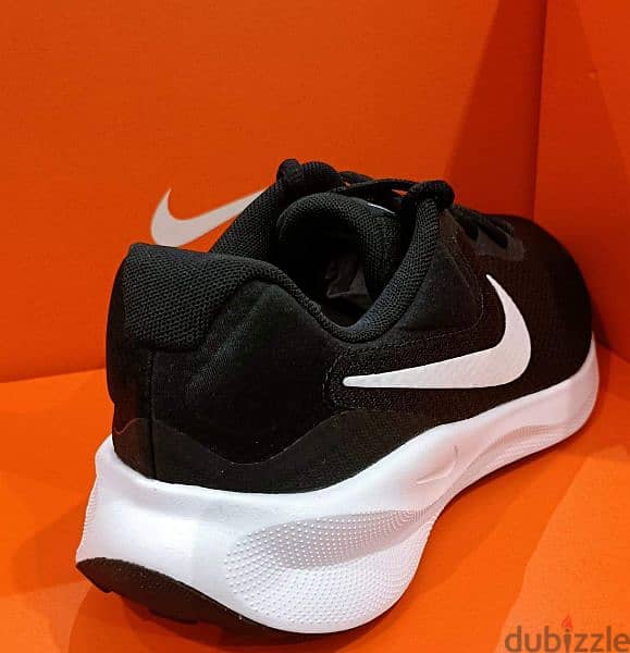 Nike shoes 42 size 1