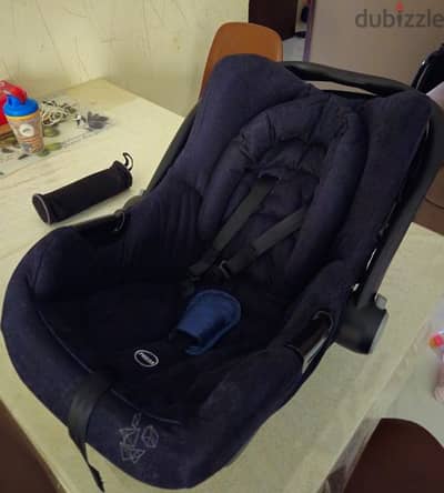 giggles child car seat available for sale