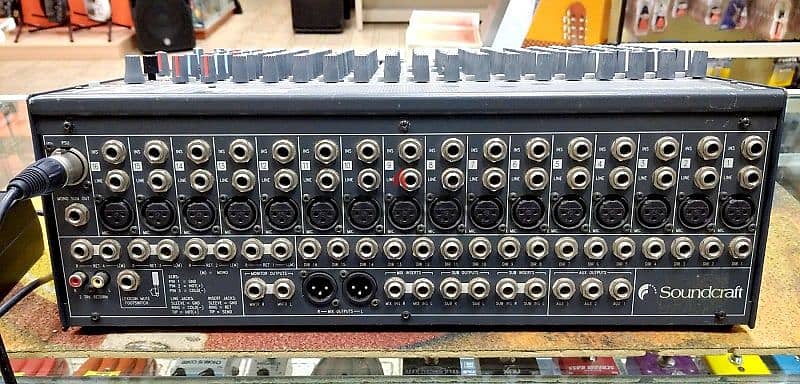 soundcraft . xlr line 16 channel mixer for . vocal effect made england 4