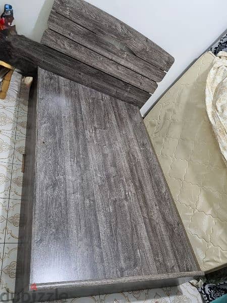 Bedroom set for sale for 60kd 2