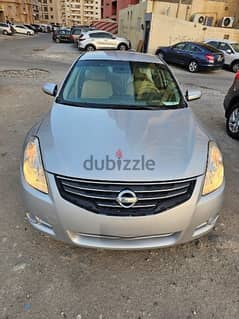 4 cylinder 2012 Nissan Altima in good condition