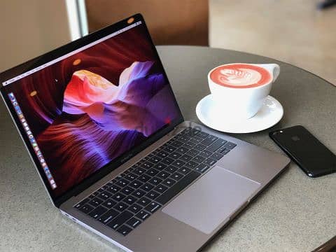 للبيع ماك بوك بروMacBook PRO i7 2020  1 tera SSD/16 GB RAM 1