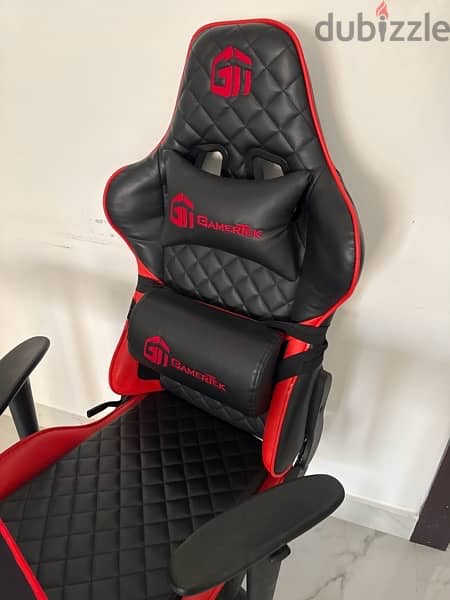 gaming chair with the table 1