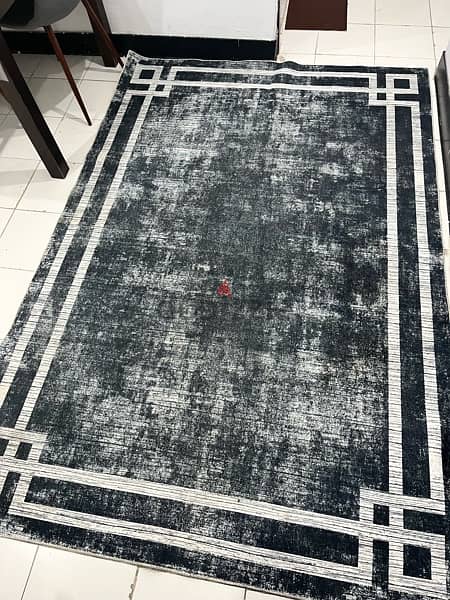 carpet. grey and white colour. good condition 2