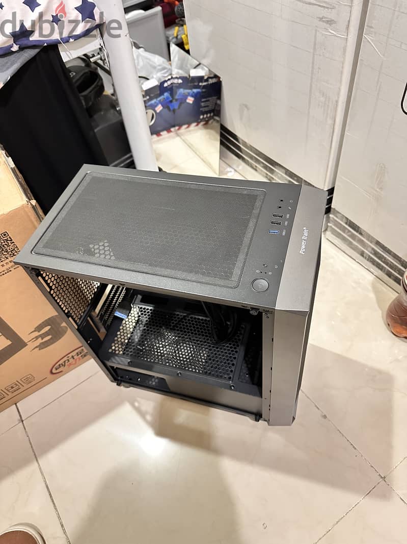 Pc case for sale good as new with box 2