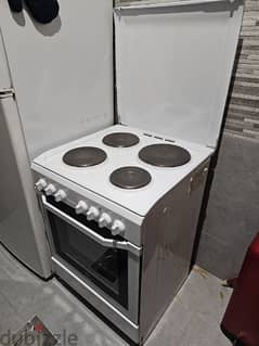indesit 4 burner electric cooker -  طباخ وفرن كهربائي ايطالي ٤ عيون