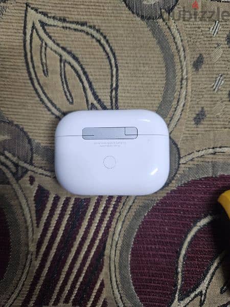 Apple Airpods Pro gen 1 with protective case included 1