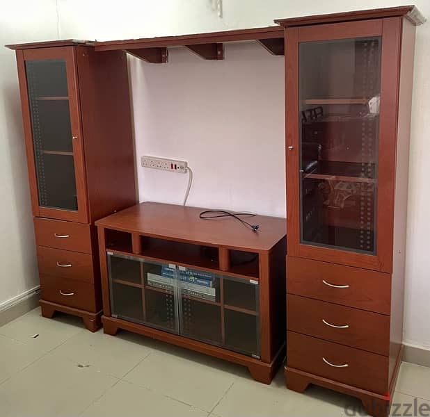 TV stand + 2 display cabinets + 1 upper shelf (New condition) 1