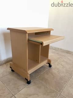 Computer Desk with Rolling Tyres (Excellent Condition)
