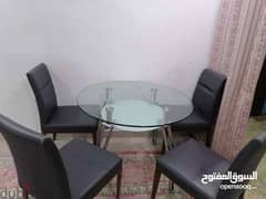 طاولة طعام مع 4 كراسي table with 4 chairs