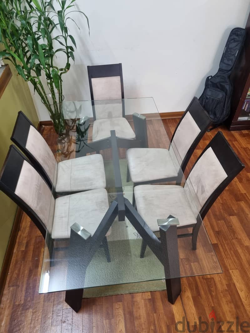 Urgent sale elegant dining table 3