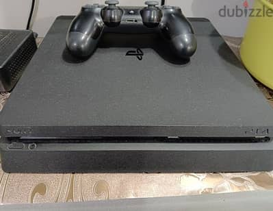 Ps4 with an original controller (500gb)