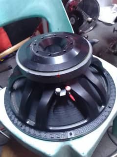 15 inch bass spekar . have only one pieces . 1200 watts .