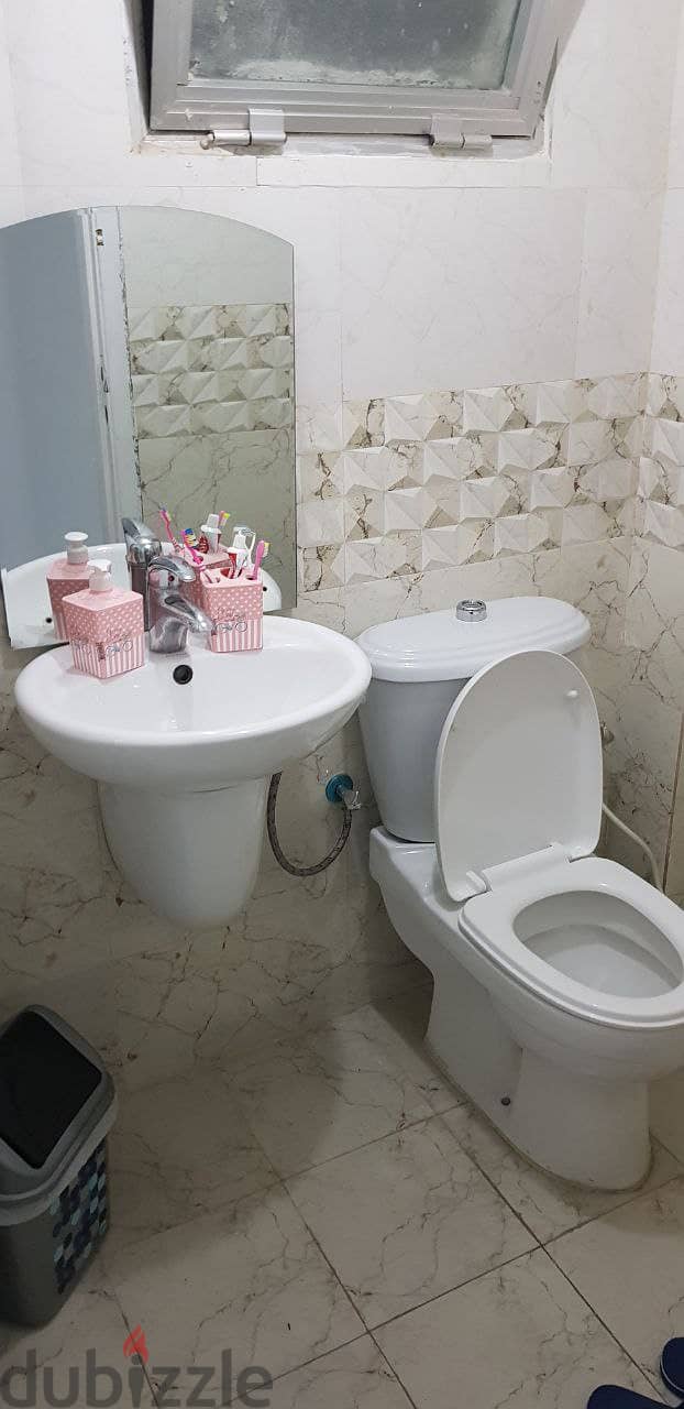 SINGLE ROOM AVAILABLE WITH SAPRATE BATHROOM ONLY FOR Indian 2