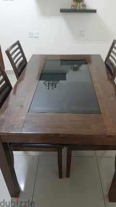 Dinning table in good condition