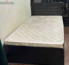 queen bed with sponge