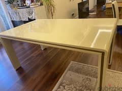 White dining table 0