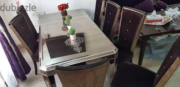 Shiny Surface Royal Look Design Dining Table with 7 Chairs