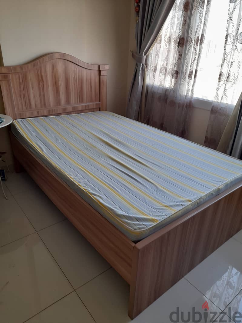 Single bed , 6"X4" in very good condition,  with Mattress 1