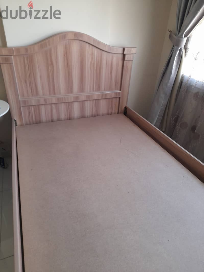Single bed , 6"X4" in very good condition,  with Mattress 2